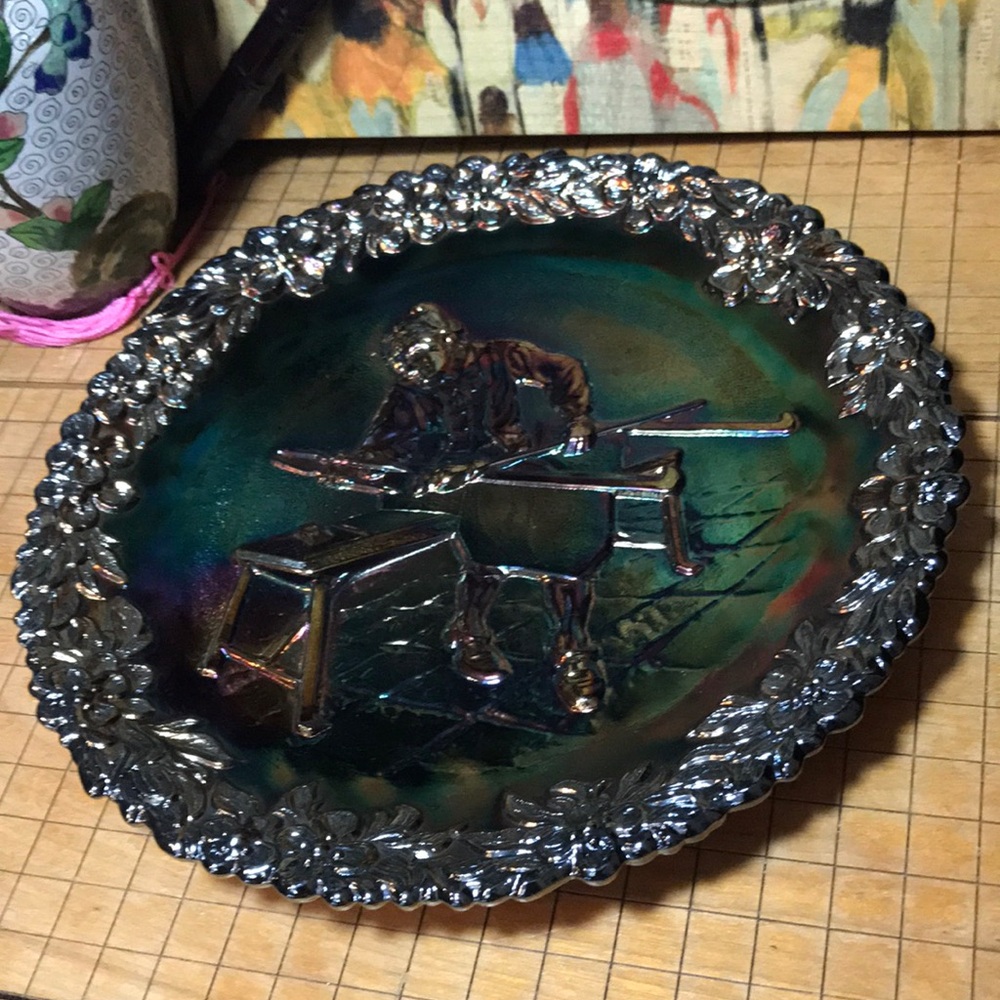 Fenton Carnival Glass 1970 No.1 in Annual Commemorative Plate Series Glassmaker